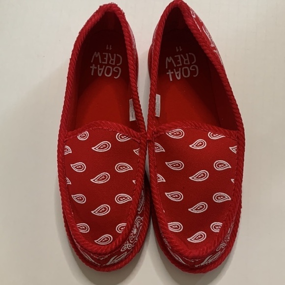 Goat Crew New In Box Red White  Bandana House Shoes Slippers Size 11 main image 10